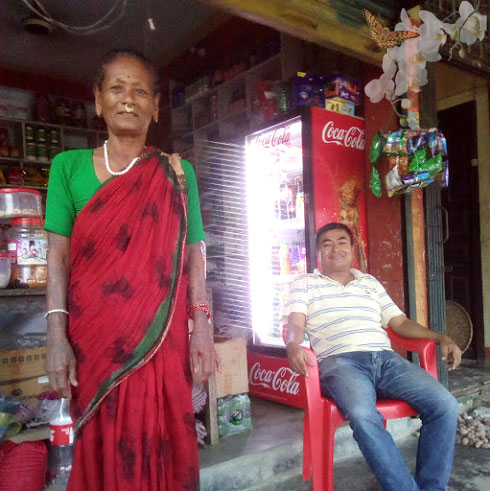 Frau Mahato, eine stolze Tharu-Frau